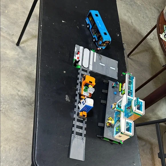 Lego City Train Station Set 60335 retired - Picture 8 of 14